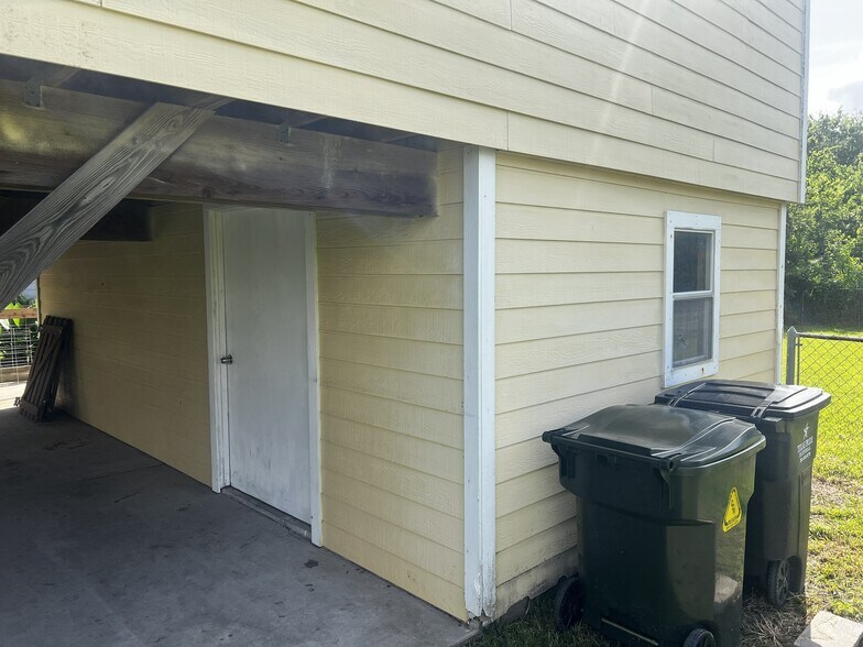 Large Storage - 233 13th St