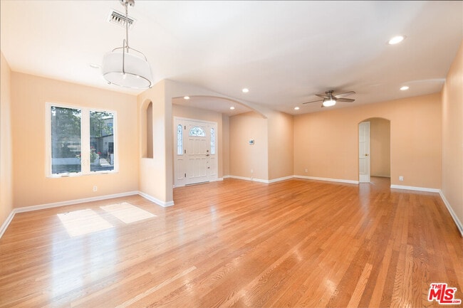 Building Photo - 4948 Petit Ave