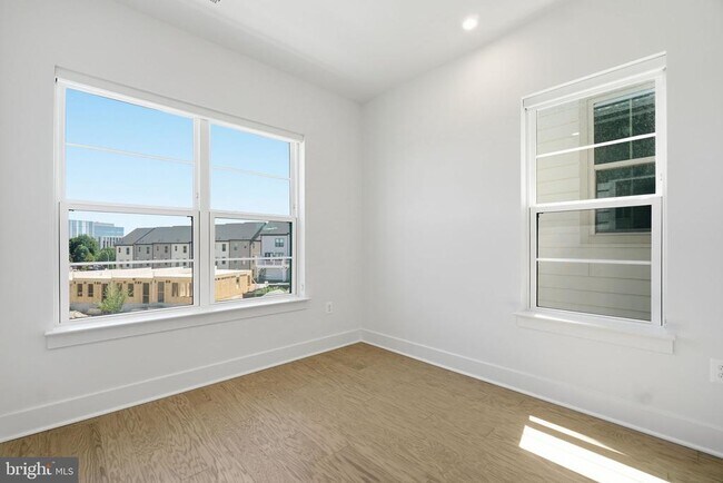 Building Photo - 10235 Dalmatian St