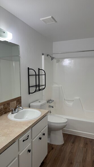 Bathroom - 5334 SE Pueblo St