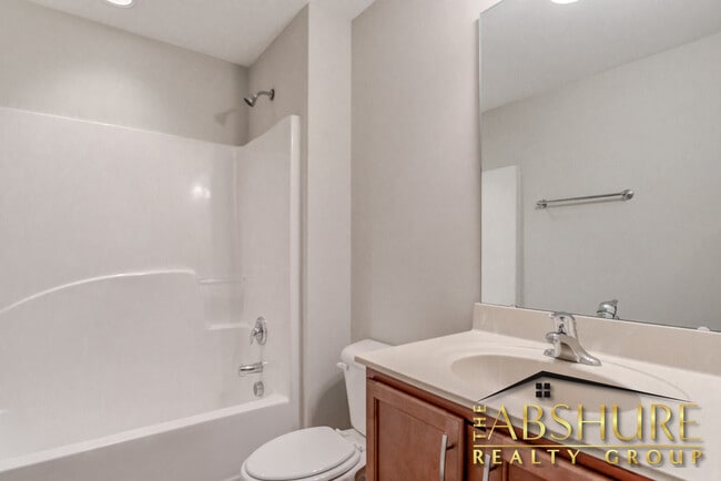 Building Photo - 4240 Vallonia Dr