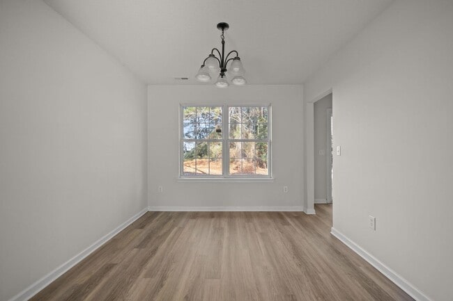 Building Photo - Updated 3BR Home with Garage, Pet Friendly!