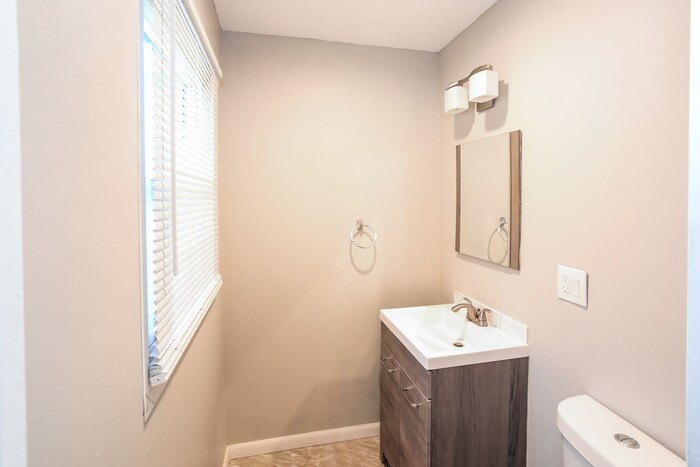 Building Photo - 400 N Ponca Dr
