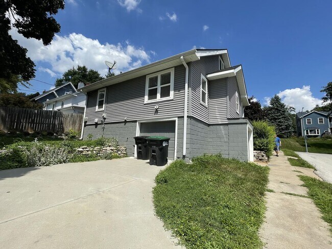 Building Photo - 2202 N 51st St