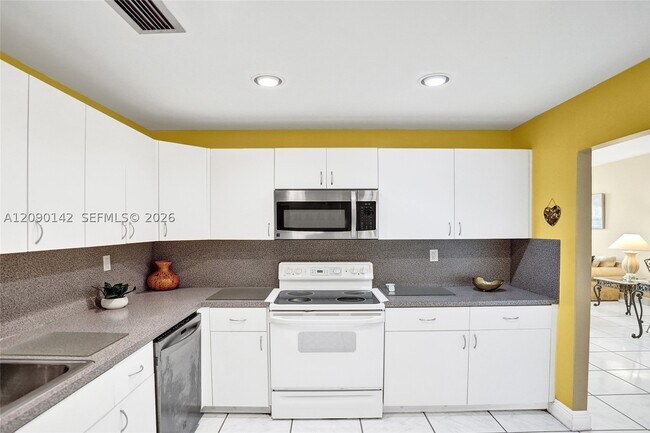Building Photo - 1600 S Ocean Dr