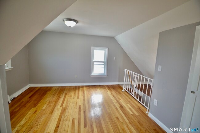 Building Photo - 203 Main St