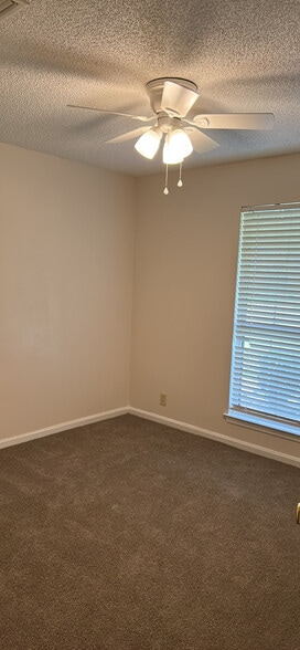 Building Photo - 105 Crestwood Ct