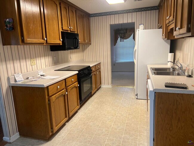 Building Photo - 213 Westwood Dr