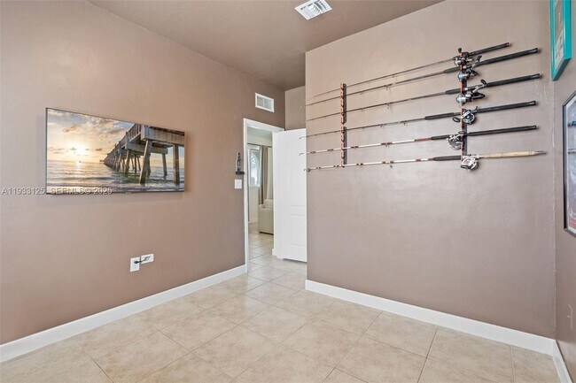 Building Photo - 2731 SE 17th Ave