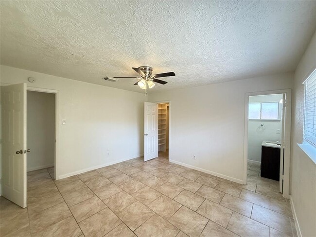 Building Photo - 10715 Sagewillow Ln