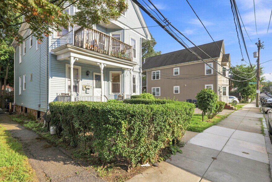 Building Photo - 147 Murdock St