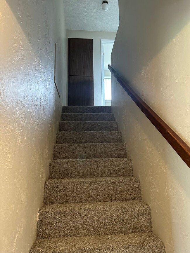 Building Photo - Unique 4 bed 1 1/2 bath duplex in Springfi...