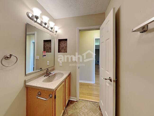 Building Photo - 12124 Laurelwood Dr