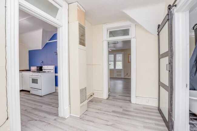 Building Photo - 146 Florida Ave