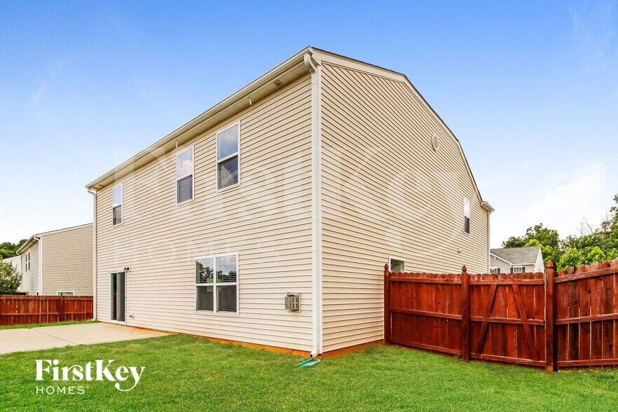 Building Photo - 6608 Championship Dr