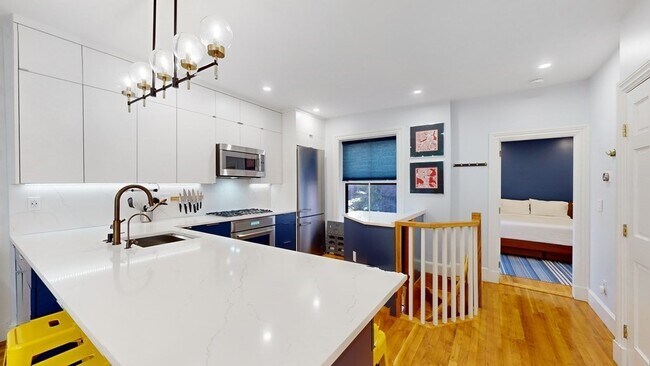 Building Photo - 43 Garden St