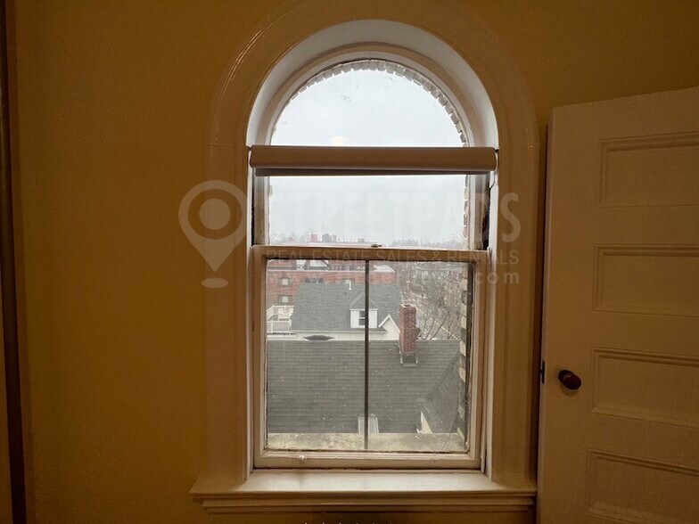 Building Photo - 2 Ware St