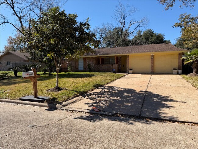 Building Photo - 9227 Vanwood St