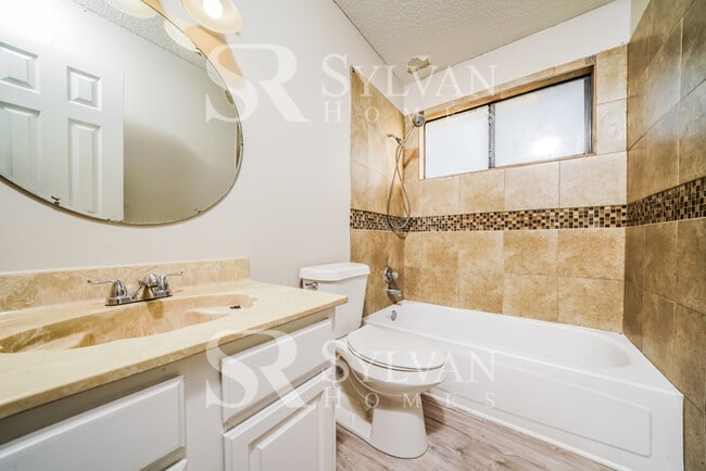 Building Photo - Prepare to be impressed by this 3 bedroom, 2.5 bathroom home