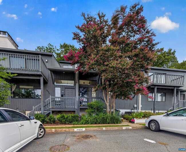 Building Photo - 227 Harvest Dr