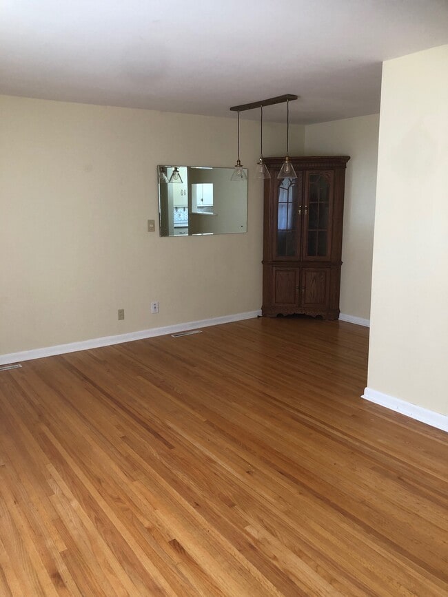 Building Photo - 1708 S Clifton Ave