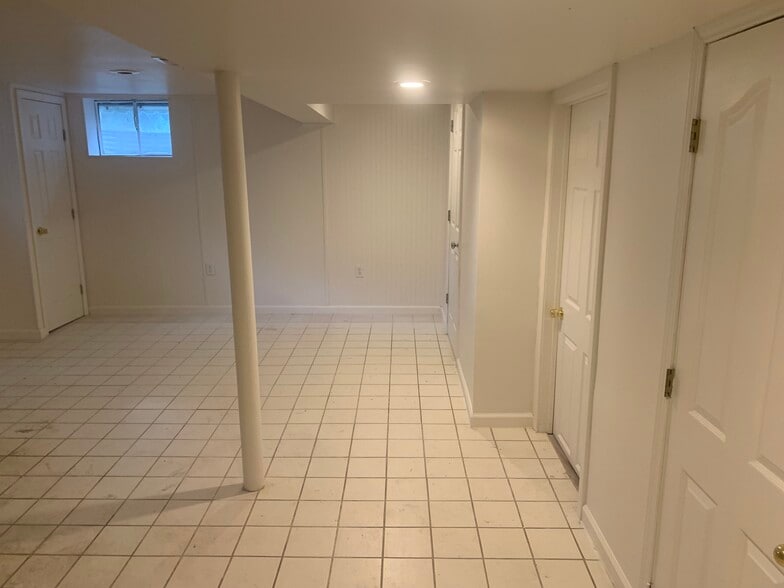 Building Photo - 7808 Juniper Dr