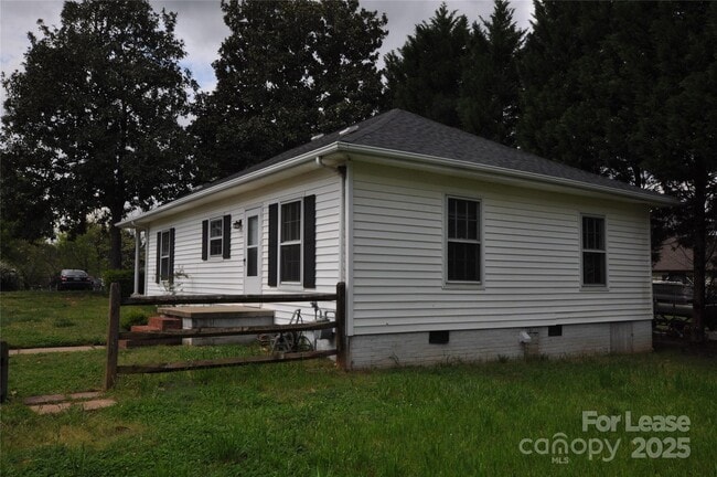 Building Photo - 2204 Acme Rd