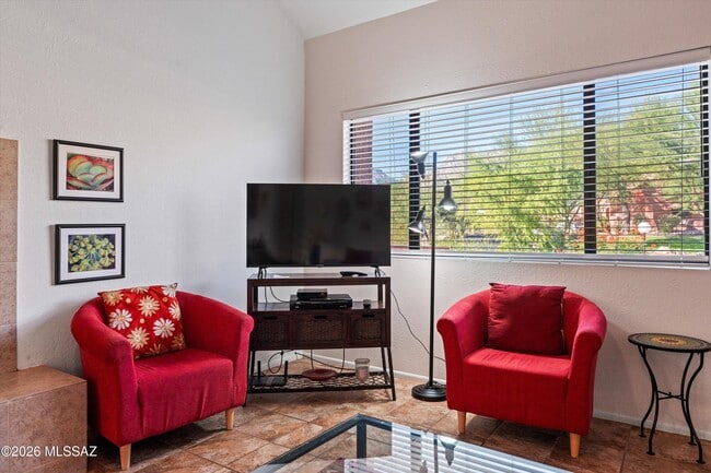 Building Photo - 5051 N Sabino Canyon Rd