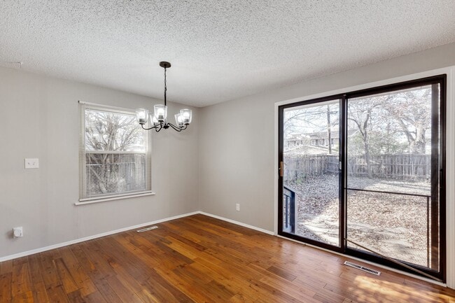 Building Photo - Don’t miss out on this beautiful 3 bedroom, 2 bath home in Bel Aire!