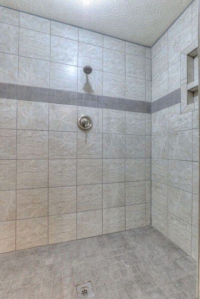 Building Photo - 2303 Friendship Dr