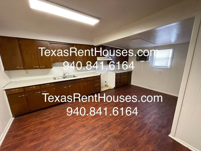 Building Photo - $695 Rent for a Cute Cozy Home!!!