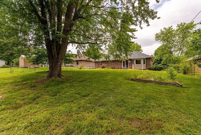 Building Photo - 3 Bed 2 Bath 2 Car Garage Home Southwest Springfield MO!!