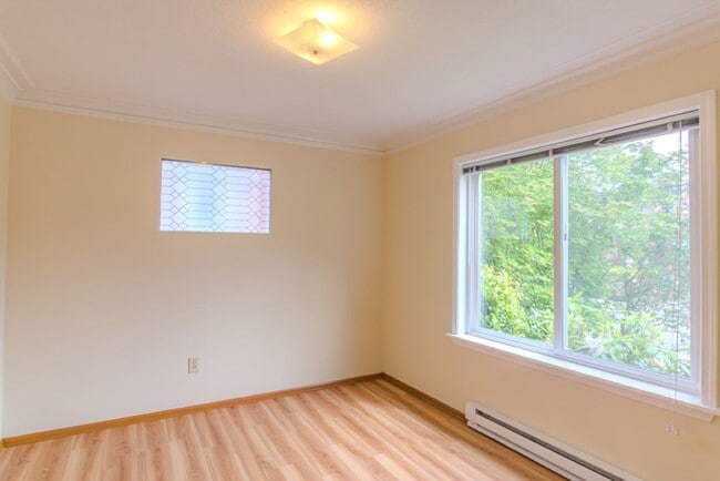 Building Photo - 4Bd/2Ba Seattle House
