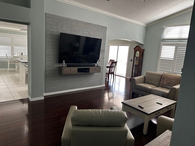 Building Photo - 2000 Ardmore Way