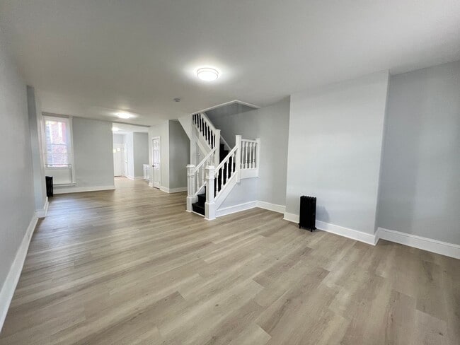 Primary Photo - Gorgeous 4b/1.5b Home! Section 8 only!