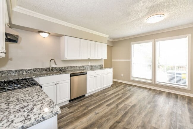 Building Photo - 1004 Richard Dr