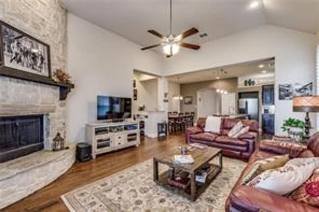 Building Photo - Another chance to own this warm and inviti...