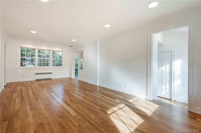 Building Photo - 19 Oneida St