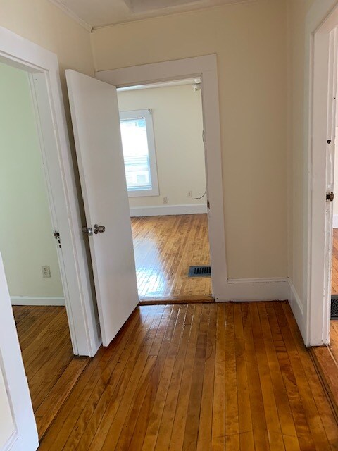 Building Photo - 84 Grant St