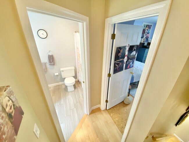 Building Photo - 3 Bedroom Home Colchester Available 8/15th!