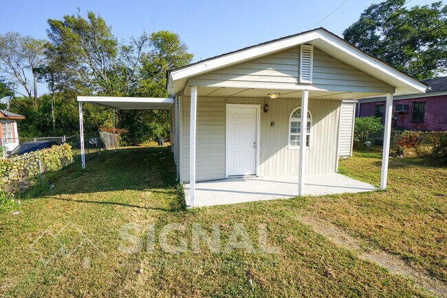Building Photo - 128 Ann Dr SW