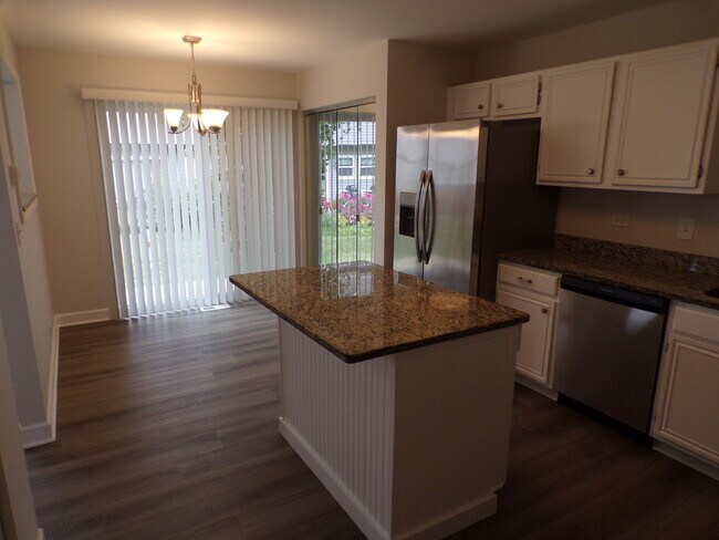 Building Photo - 13 Redbud Ct