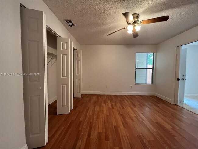 Building Photo - 1832 My Pl Ln