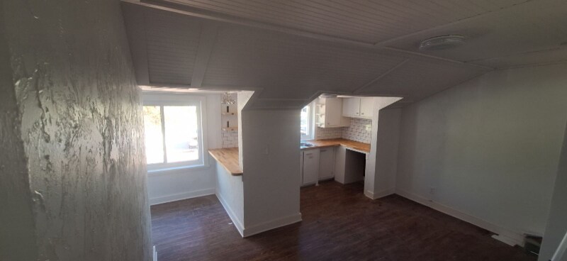 Building Photo - 1100 7th St