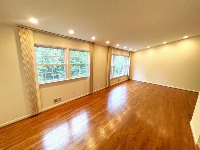 Building Photo - 8410 Buckhannon Dr