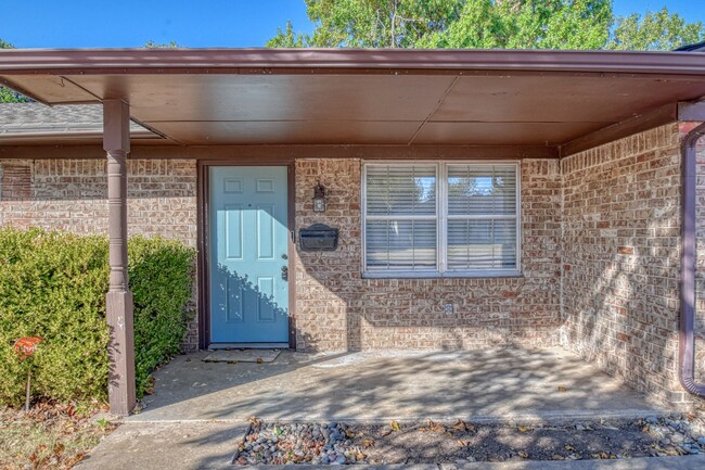 Building Photo - Beautiful newly Updated Edmond Home!