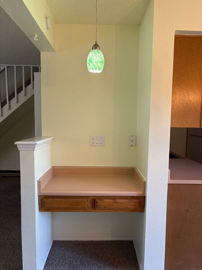 Building Photo - Village Seven 2 Bedroom Townhome with Wood...