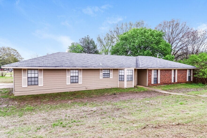 Building Photo - 4784 Ross Rd