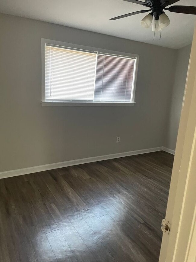 Building Photo - 3BR 1BA Home w/ Fenced Backyard & Patio • Stove-Ready Kitchen • Carport in Memphis