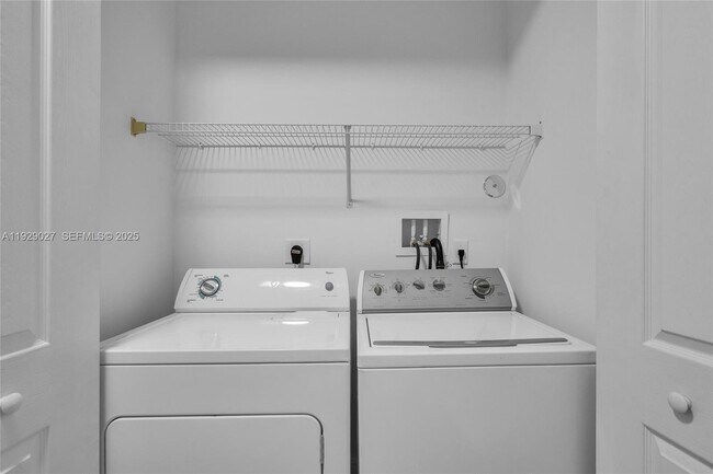 Building Photo - 4088 W Palm Aire Dr